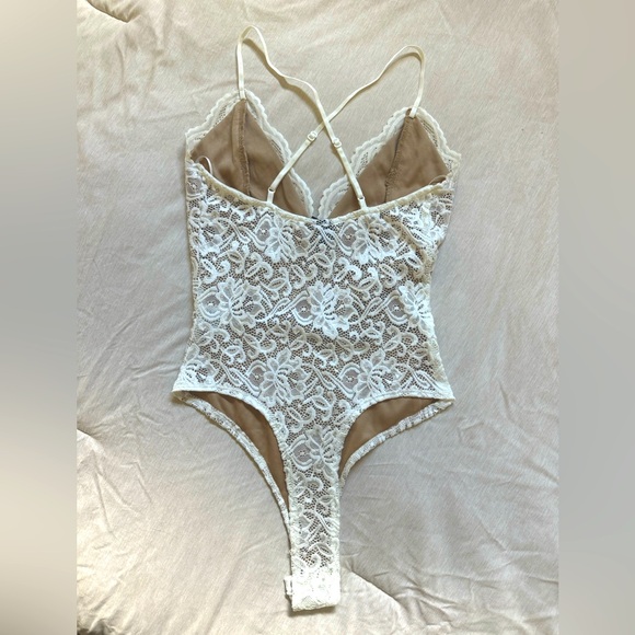 ✨NWOT Windsor White Lace Bodysuit✨ - Picture 3 of 4